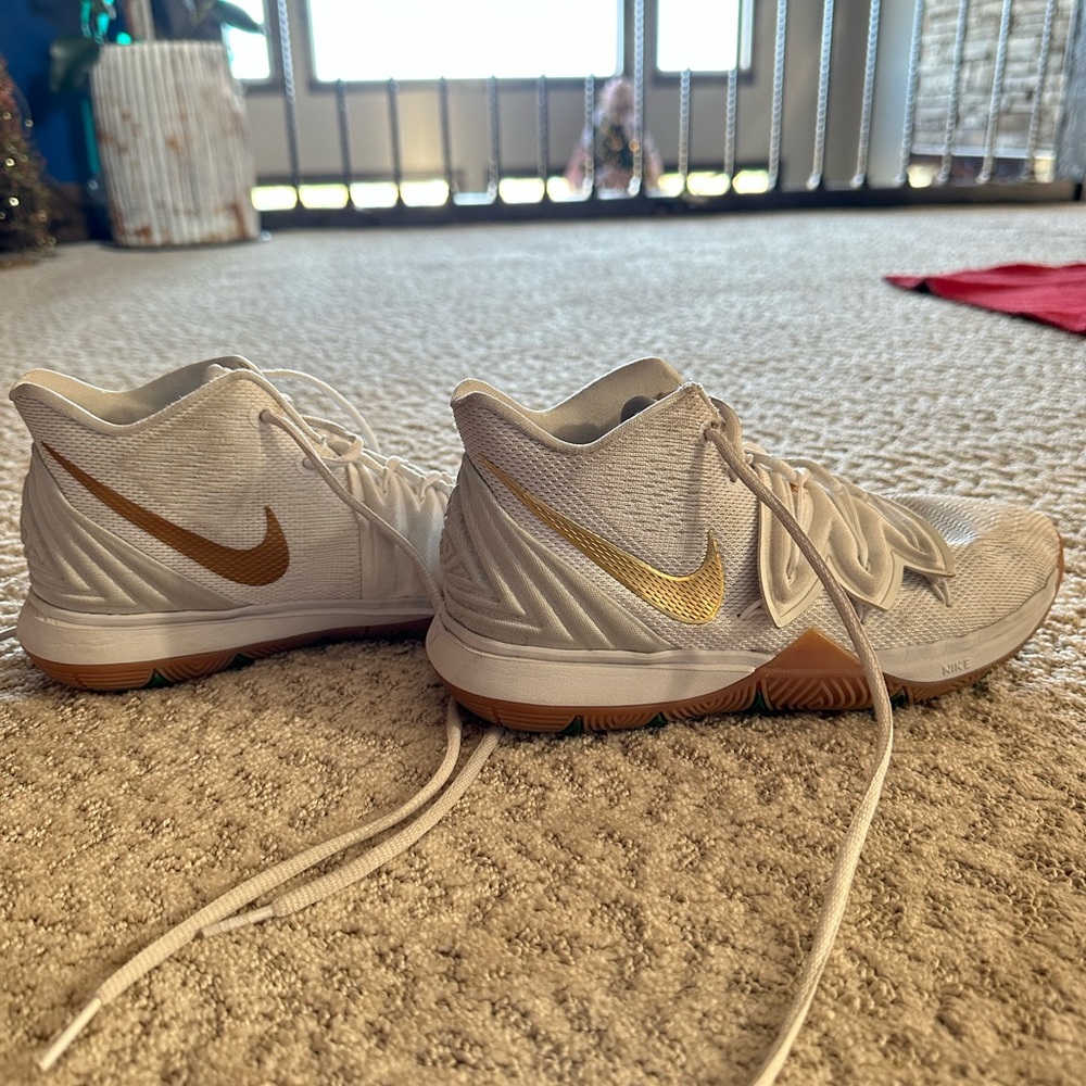 Women’s Kobe basketball shoes
